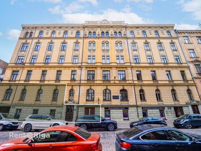 Sludinājumi. Investīciju objekts Rīgas centrā, skaistā ēkā.  Telpas izvietotas trijos līmeņos:  1. stāvs 142,5 Cena: 340000 EUR Foto #2