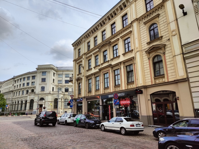 Sludinājumi. Biroju un veikalu ēka aktīvākajā Vecrīgas krustojumā.  Uz zemes gabala 746 kv.m. platībā izvietota Cena: 6e+06 EUR Foto #5
