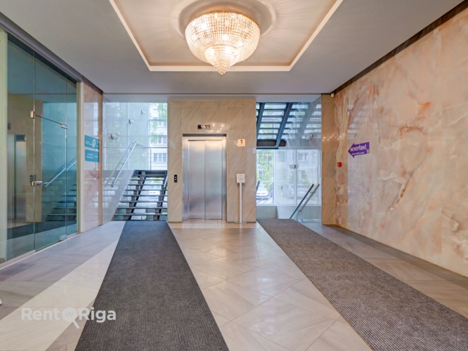 Sludinājumi. Veikala telpas tirdzniecības centrā. Bijušās aptiekas telpas.  + Centrs atrodas ļoti aktīvā vietā Cena: 4600 EUR/mēn Foto #3