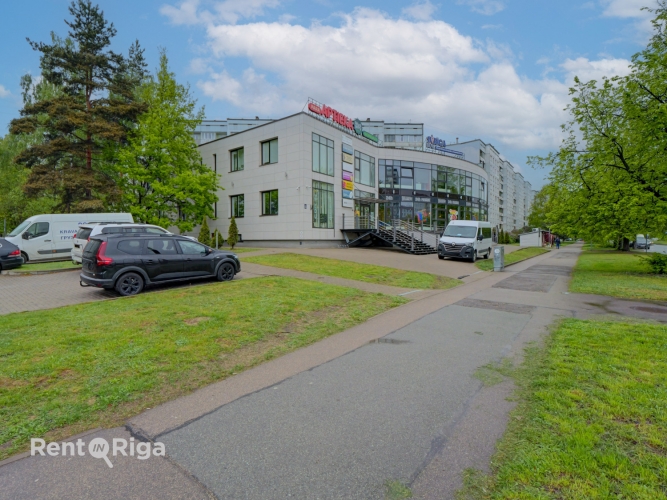 Sludinājumi. Veikala telpas tirdzniecības centrā. Bijušās aptiekas telpas.  + Centrs atrodas ļoti aktīvā vietā Cena: 4600 EUR/mēn Foto #1