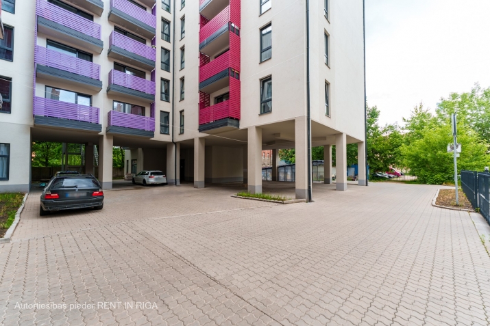Sludinājumi. Īrei pieejams studio tipa dzīvoklis jaunajā projektā.  Dzīvoklis ir aprīkots ar visu nepieciešamo, Cena: 350 EUR/mēn Foto #9