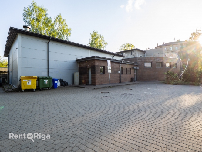 Sludinājumi. Iegādei tiek piedāvāta multifukncionāla ēka.  Ēkas platība 1420 m2; Zeme Akadēmijas iela 21 un Cena: 1.25e+06 EUR Foto #3