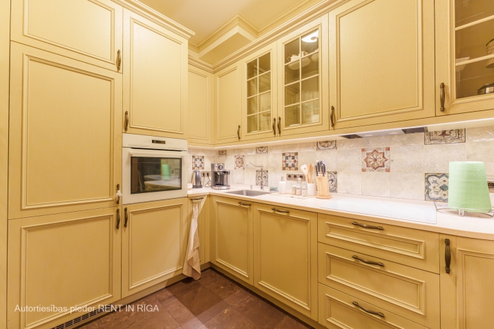Sludinājumi. Tiek pārdots elegants un pilnībā aprīkots dzīvoklis Vecrīgas sirdī  Tirgoņu un Krāmu ielas Cena: 230000 EUR Foto #4