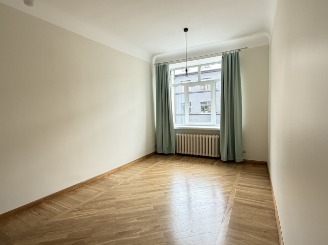Sludinājumi. Gaišs 4 izolētu guļamistabu dzīvoklis pašā Rīgas centrā!   Dzīvokļa 119 kvadrātmetros ērti Cena: 1100 EUR/mēn Foto #5