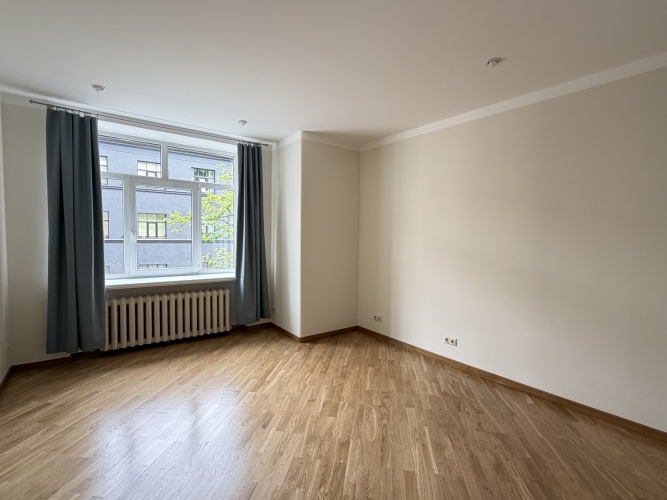 Sludinājumi. Gaišs 4 izolētu guļamistabu dzīvoklis pašā Rīgas centrā!   Dzīvokļa 119 kvadrātmetros ērti Cena: 1100 EUR/mēn Foto #3