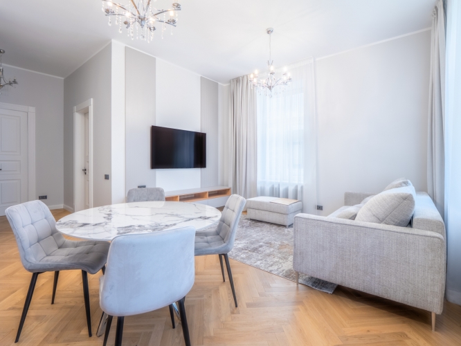 Sludinājumi. Izīrē mājīgu 2-istabu dzīvokli Klusajā centrā  Dzirnavu ielā 53  Pieejams uz īri no 01. Maija, Cena: 1100 EUR/mēn Foto #1