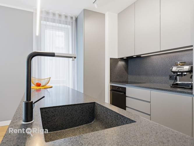 Sludinājumi. Elegants 3-istabu dzīvoklis ar diviem balkoniem blakus Viesturdārza parkam  Tiek pārdots gaumīgi Cena: 275000 EUR Foto #5