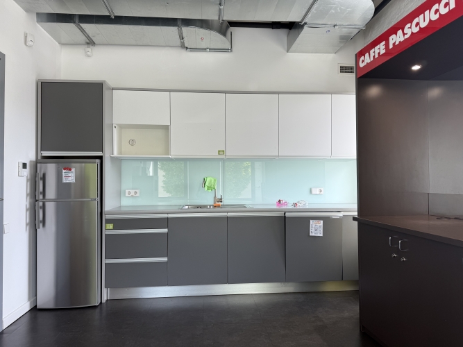 Sludinājumi. Izīrē modernas biroja telpas Mūkusalas Biznesa Centrā.  Piedāvājam plašas un mūsdienīgas biroja Cena: 3580 EUR/mēn Foto #2