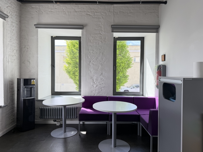 Sludinājumi. Izīrē modernas biroja telpas Mūkusalas Biznesa Centrā.  Piedāvājam plašas un mūsdienīgas biroja Cena: 3580 EUR/mēn Foto #1