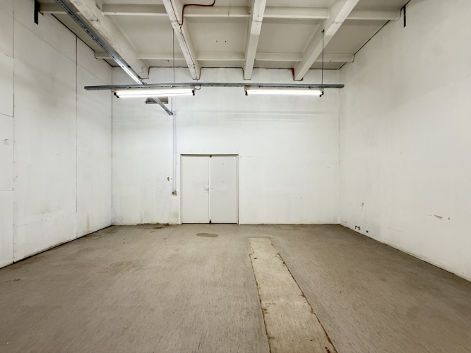 Sludinājumi. Siltas ražošanas/noliktavas telpas Purvciemā  netālu no T/C Domina  Iznomā siltas noliktavas vai Cena: 226 EUR/mēn Foto #1