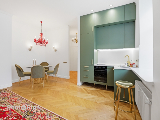Sludinājumi. Pārdod gaumīgu un pārdomātu 3 istabu dzīvokli, vienā no pieprasītākajām Rīgas centra vietām  Cena: 255000 EUR Foto #1