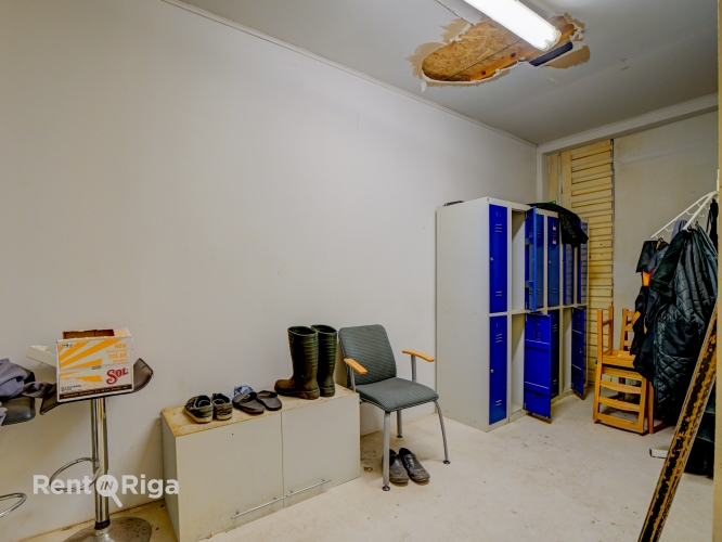 Объявление. Production or warehouse premises with central heating and 2 overhead cranes.  The premises consist Цена: 2500 EUR/мес. Foto #6