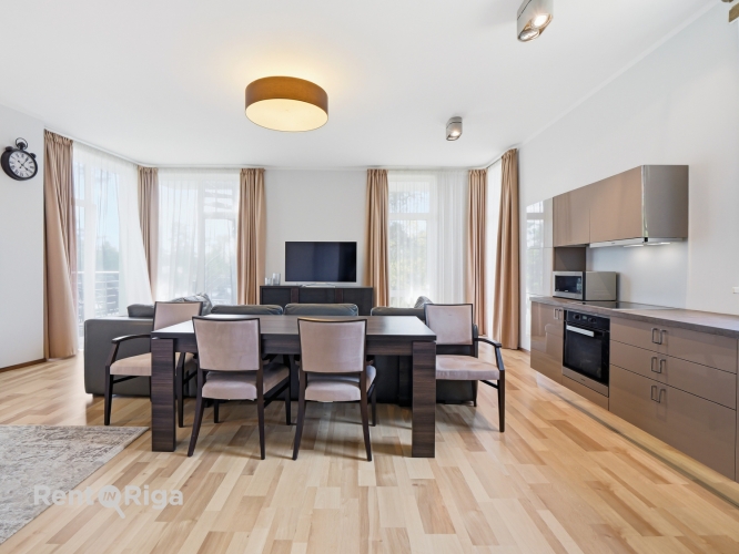 Sludinājumi. Izīrē ekskluzīvu 3 istabu dzīvokli Dzintaros ar plašu privāto terasi vasarai!  Dzintaros vasaras Cena: 2500 EUR/mēn Foto #4