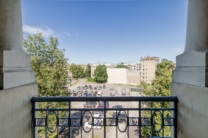 Объявление. Biroja telpas renovētā ēkā.  - Telpas atrodas 5.stāvā, lifts nav. - Virtuvīte. - Telpas labā Цена: 1300 EUR/мес. Foto #5