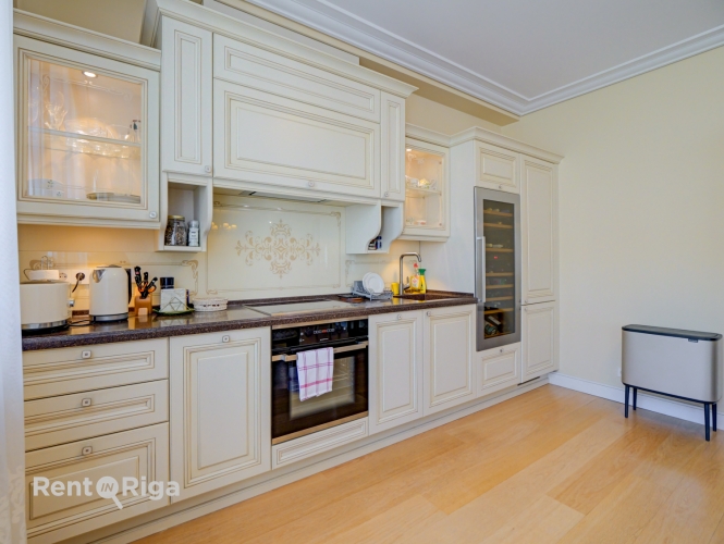 Sludinājumi. Pārdošanā elegants dzīvoklis ar plašu balkonu Rīgas vēsturiskajā centrā  Piedāvājam iegādāties Cena: 494900 EUR Foto #7