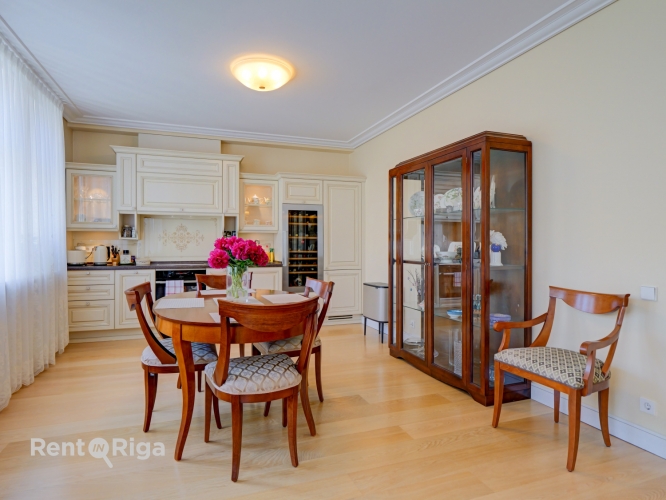 Sludinājumi. Pārdošanā elegants dzīvoklis ar plašu balkonu Rīgas vēsturiskajā centrā  Piedāvājam iegādāties Cena: 494900 EUR Foto #6