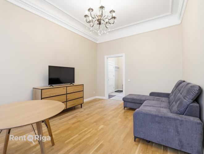 Sludinājumi. Izīrē gaišu 2 istabu dzīvokli pašā Rīgas centrā!  Ienākot dzīvoklī, jūs sagaida neliels priekšnams. Cena: 660 EUR/mēn Foto #8