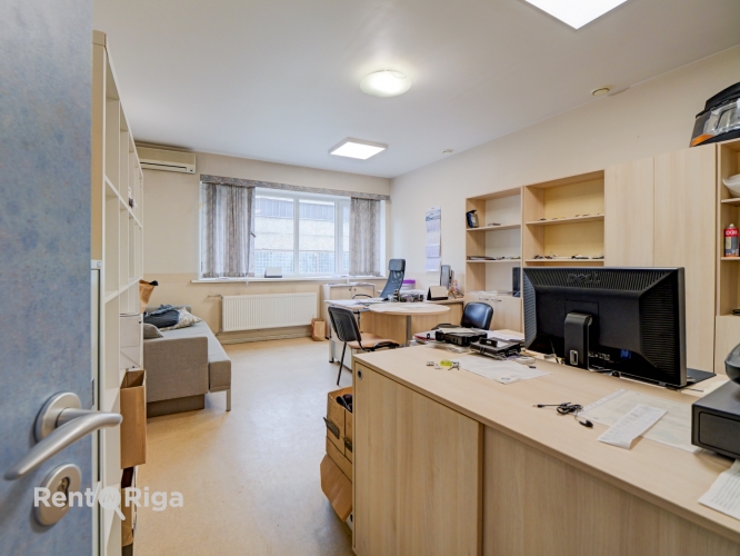 Объявление. Доступны производственные/складские помещения:  Два крана с грузоподъемностью 5 т каждый; Цена: 2958 EUR/мес. Foto #7