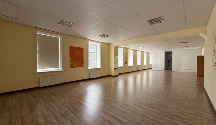 Объявление. Telpas industriālā rajonā Starta ielā.  Piemērotas pārtikas ražošanai, sporta zālei, plašam birojam Цена: 850 EUR/мес. Foto #1
