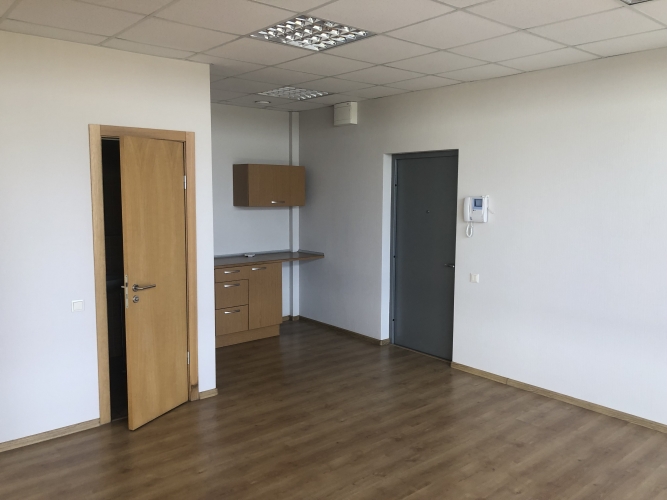 Sludinājumi. Biroja telpas jaunā biroju ēkā Pļavniekos.   + 4. stāvs. + Platība sastāv no vienas lielas telpas, Cena: 450 EUR/mēn Foto #6