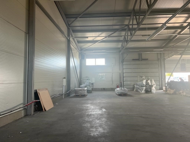 Sludinājumi. Apkurināmas noliktavas telpas + teritorija Piņķos.  + 1. stāvs.  + Griestu augstums līdz pārliktin~ Cena: 4212 EUR/mēn Foto #2