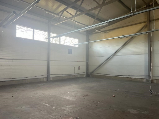 Sludinājumi. Apkurināmas noliktavas telpas + teritorija Piņķos.  + 1. stāvs.  + Griestu augstums līdz pārliktin~ Cena: 4212 EUR/mēn Foto #3