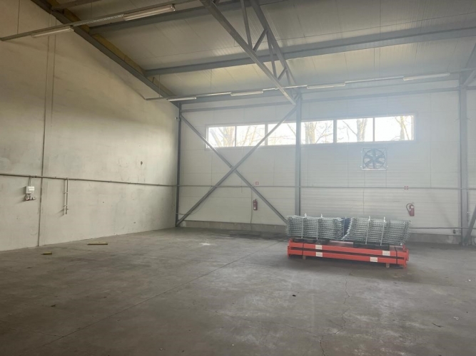 Sludinājumi. Apkurināmas noliktavas telpas + teritorija Piņķos.  + 1. stāvs.  + Griestu augstums līdz pārliktin~ Cena: 4212 EUR/mēn Foto #4