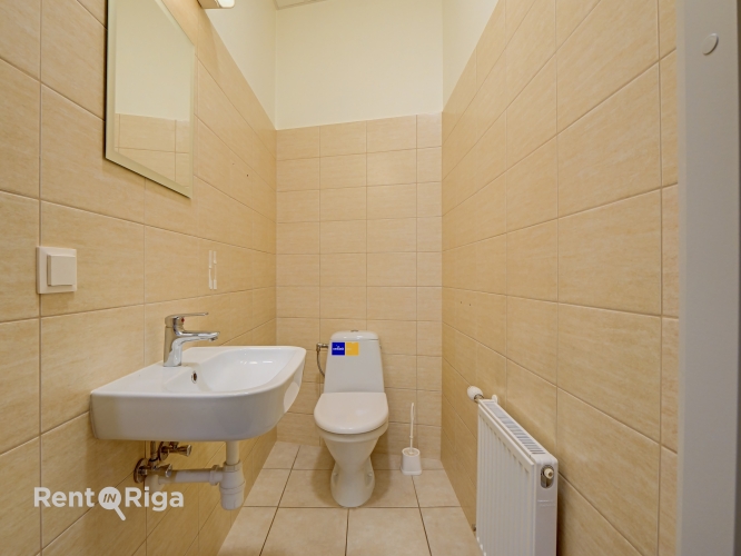 Sludinājumi. Iznomā lieliskas biroja telpas pašā Rīgas centrā Dzirnavu un Baznīcas ielu krustojumā tieši pretim Cena: 3199 EUR/mēn Foto #4