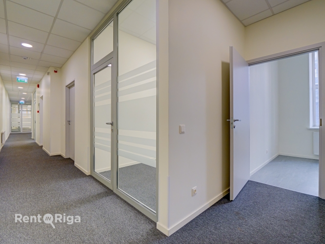 Sludinājumi. Iznomā lieliskas biroja telpas pašā Rīgas centrā Dzirnavu un Baznīcas ielu krustojumā tieši pretim Cena: 3199 EUR/mēn Foto #9