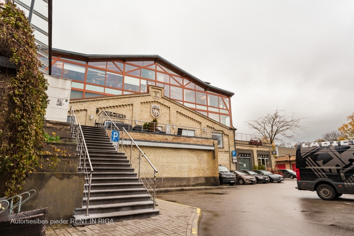 Sludinājumi. Iznomā biroju mūsdienīgā un arhitektoniski pievilcīgā biroju ēkā centrā starp Valdemāra un Briāna Cena: 393 EUR/mēn Foto #8
