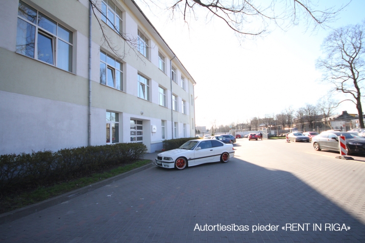 Sludinājumi. Birojs Bauskas ielā 58A.  + 3. stāvs. + Platība sastāv no vienas telpas. + Wc koplietošanas Cena: 315 EUR/mēn Foto #6